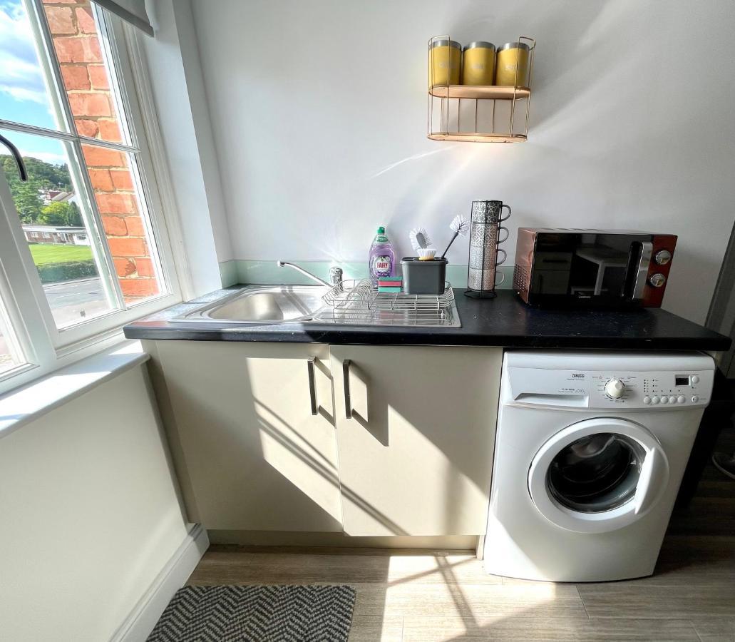Stylish Cosy And Bright Apartment - Fantastic Location - Perfect For Business Or Solo Travellers Bishop's Stortford Dış mekan fotoğraf