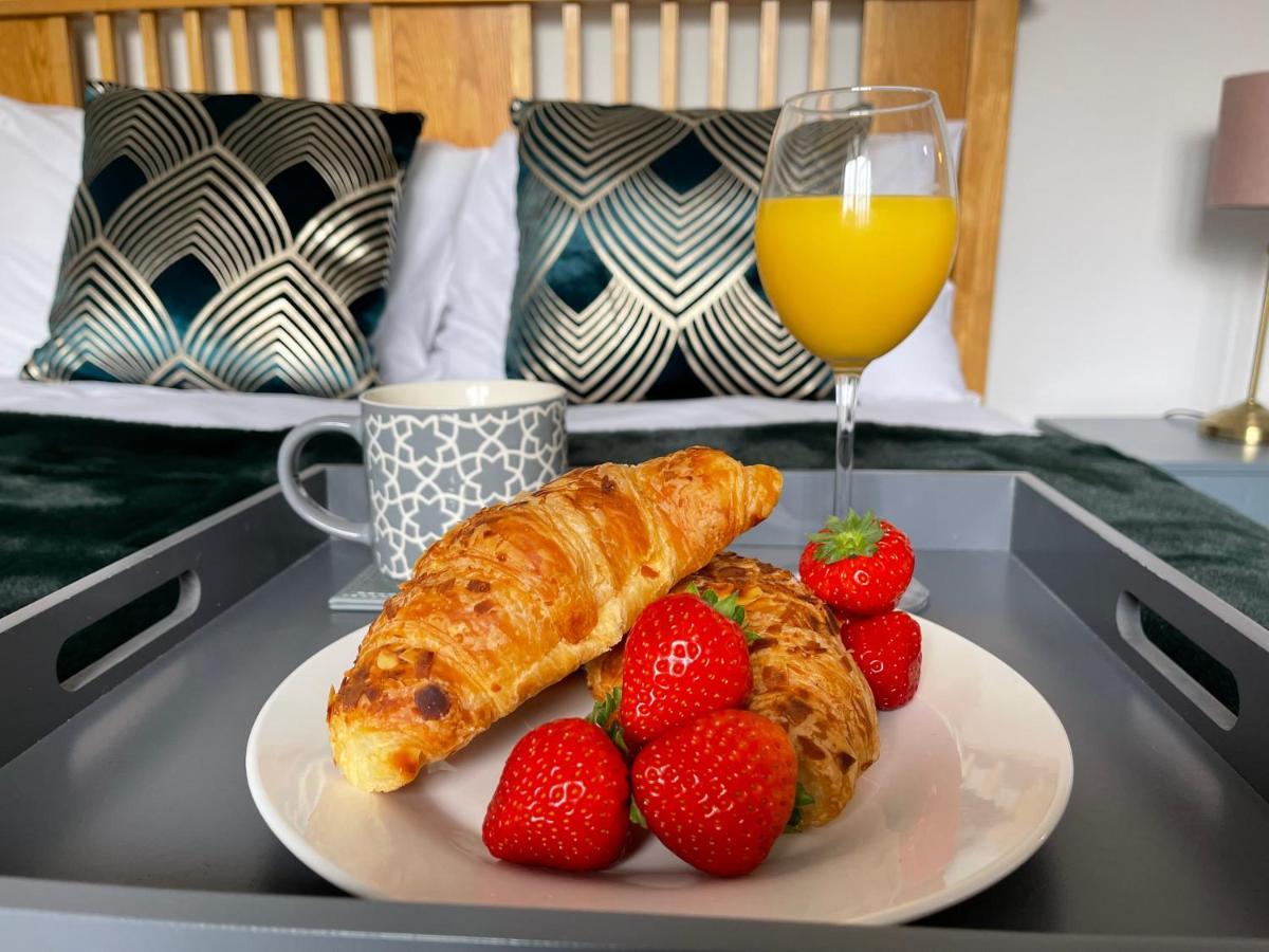 Stylish Cosy And Bright Apartment - Fantastic Location - Perfect For Business Or Solo Travellers Bishop's Stortford Dış mekan fotoğraf