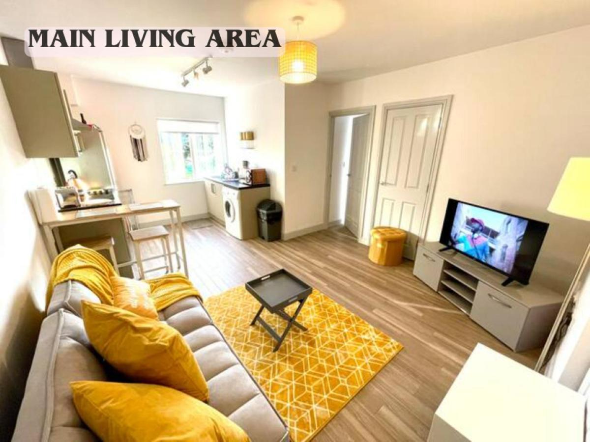 Stylish Cosy And Bright Apartment - Fantastic Location - Perfect For Business Or Solo Travellers Bishop's Stortford Dış mekan fotoğraf
