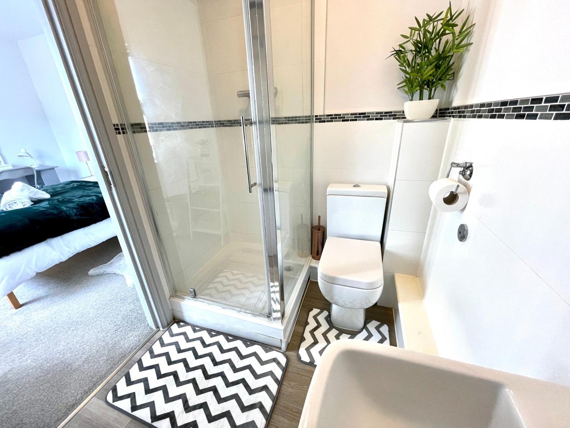 Stylish Cosy And Bright Apartment - Fantastic Location - Perfect For Business Or Solo Travellers Bishop's Stortford Dış mekan fotoğraf