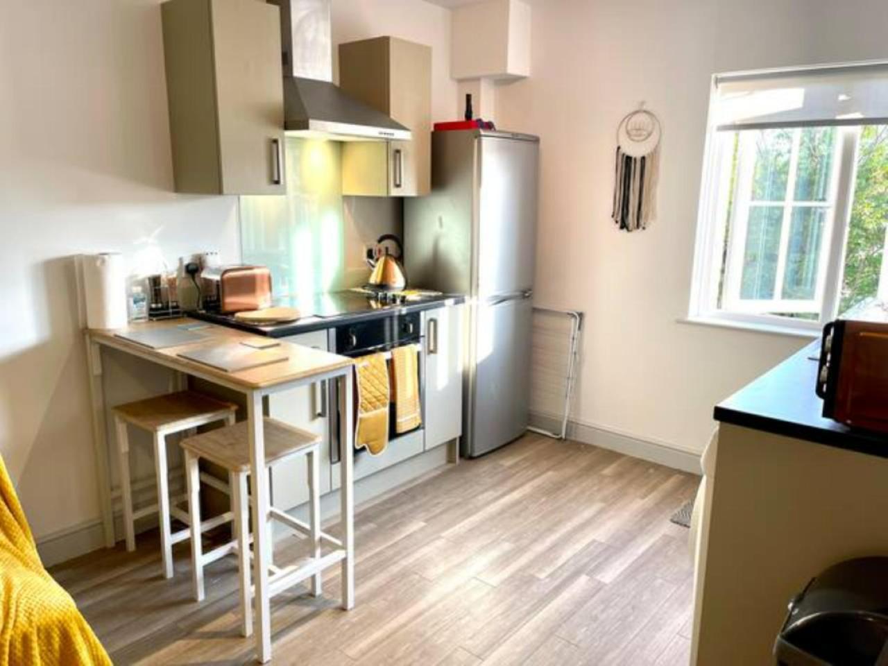 Stylish Cosy And Bright Apartment - Fantastic Location - Perfect For Business Or Solo Travellers Bishop's Stortford Dış mekan fotoğraf